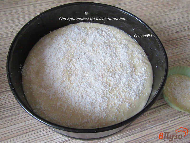 Фото приготовление рецепта: Йогуртовый кекс с кокосовой стружкой шаг №3