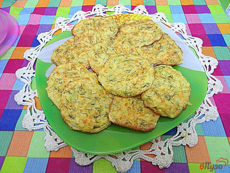 Фото приготовление рецепта: Капустные оладьи с сыром в духовке шаг №7