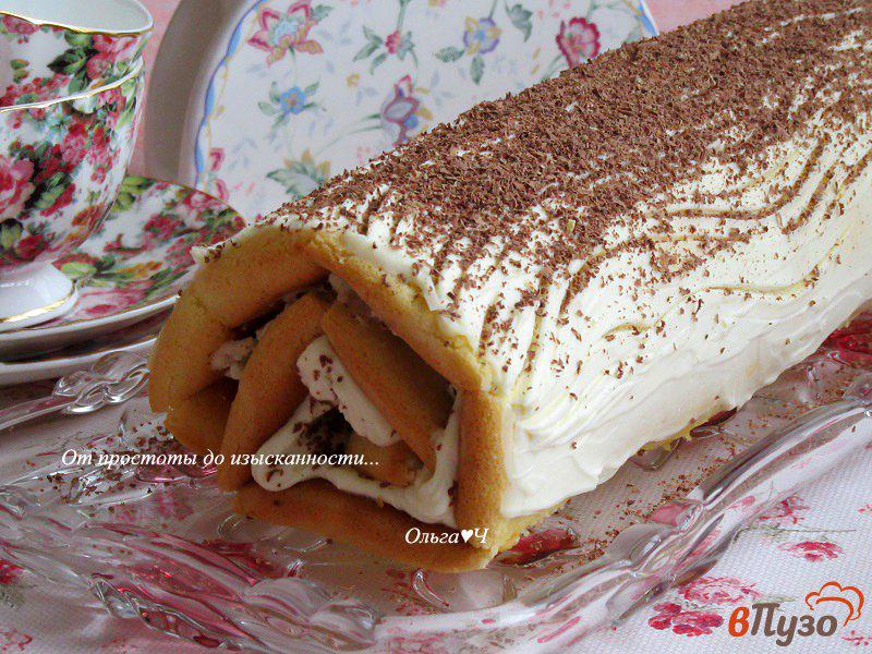 Фото приготовление рецепта: Бисквитный рулет с цедрой мандарина и темным шоколадом шаг №9