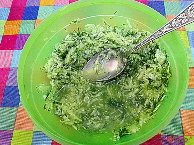 Фото приготовление рецепта: Таратор - холодный болгарский суп шаг №4