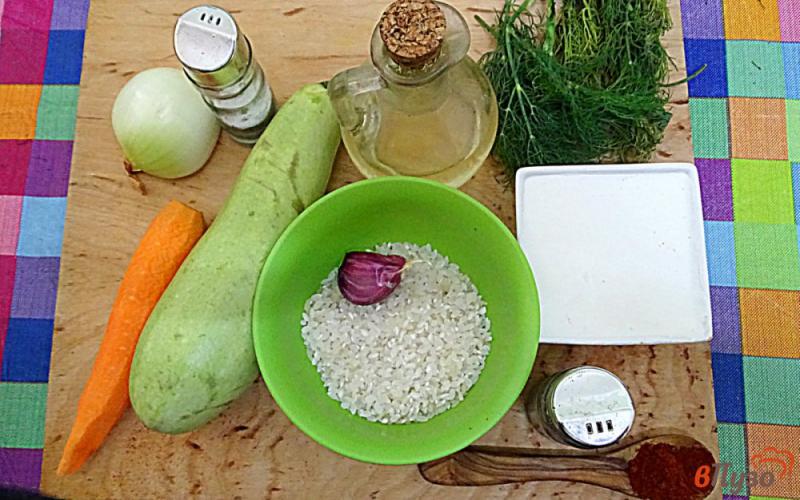Фото приготовление рецепта: Суп с рисом и кабачками шаг №1