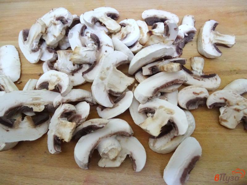 Фото приготовление рецепта: Печень с овощами и грибами шаг №6