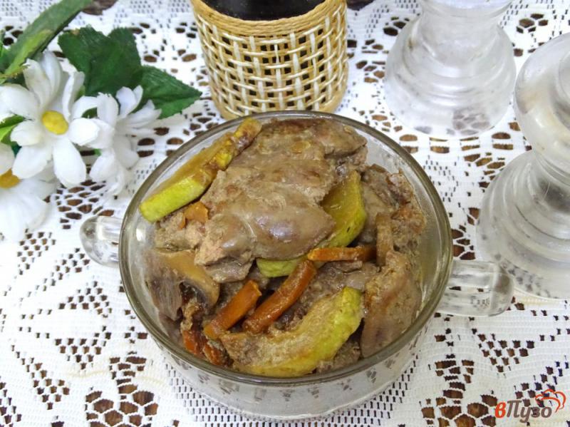 Фото приготовление рецепта: Печень с овощами и грибами шаг №13