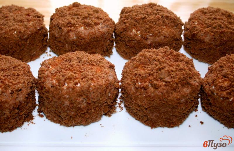 Фото приготовление рецепта: Шоколадные пирожные «Медовики» шаг №12