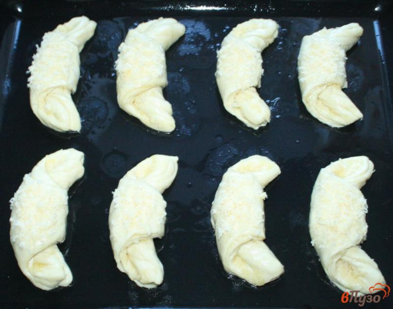 Фото приготовление рецепта: Сырные круассаны шаг №10