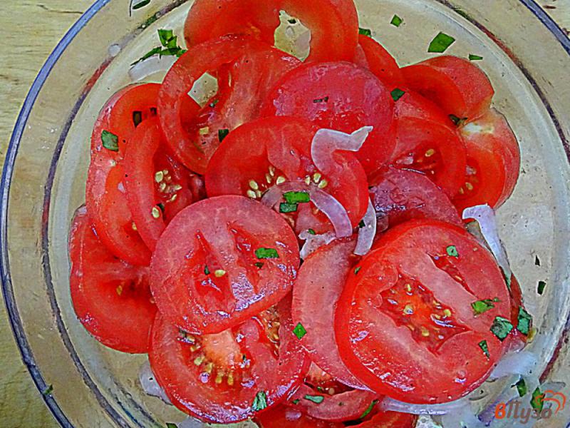 Фото приготовление рецепта: Закуска из помидоров с луком шаг №7