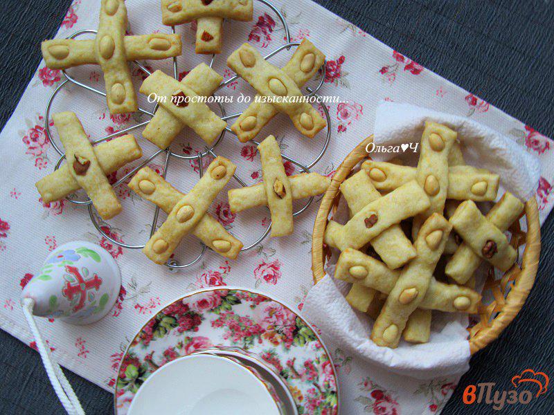 Фото приготовление рецепта: Печенье «Крестики» с орехами шаг №8