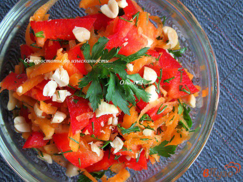 Фото приготовление рецепта: Салат из тыквы и сладкого перца с соленым арахисом шаг №4