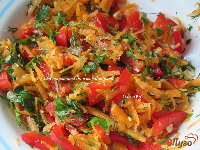 Фото приготовление рецепта: Салат из тыквы и сладкого перца с соленым арахисом шаг №3
