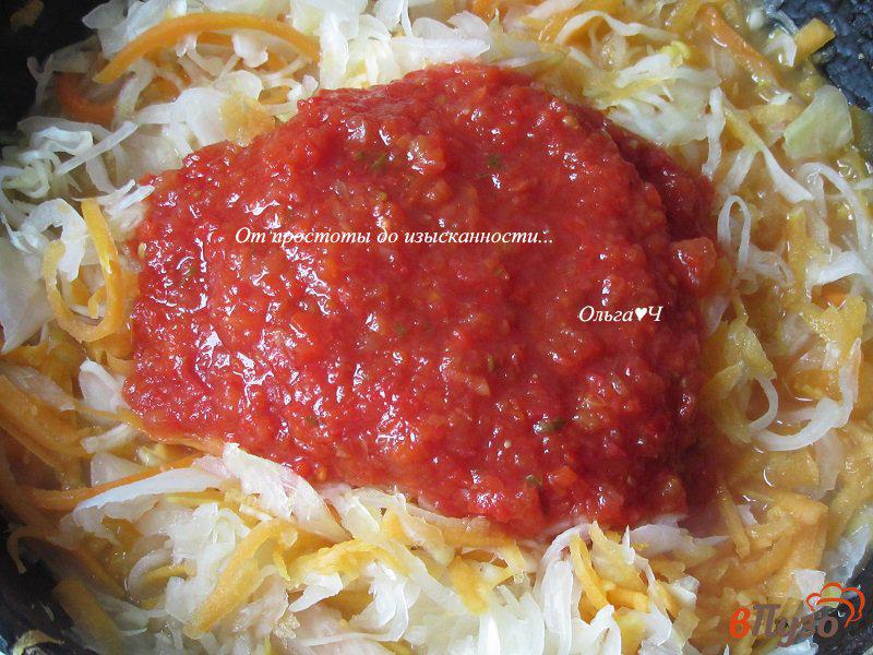 Фото приготовление рецепта: Квашеная капуста, тушеная с тыквой в томатном соусе шаг №3