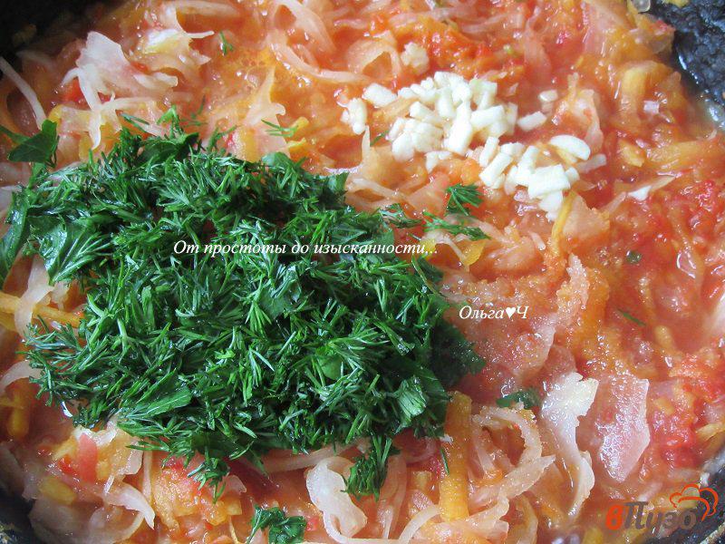 Фото приготовление рецепта: Квашеная капуста, тушеная с тыквой в томатном соусе шаг №4