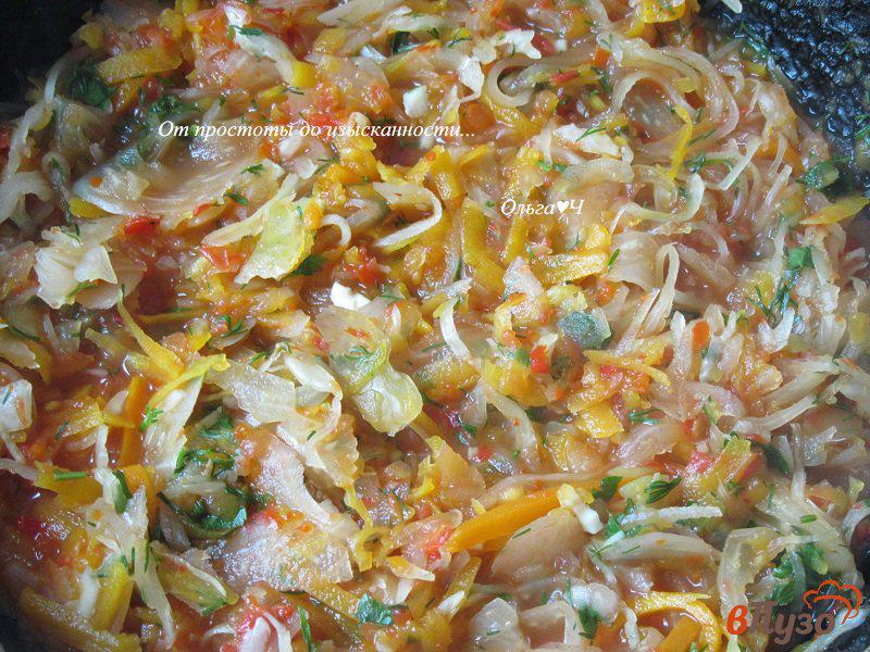 Фото приготовление рецепта: Квашеная капуста, тушеная с тыквой в томатном соусе шаг №5