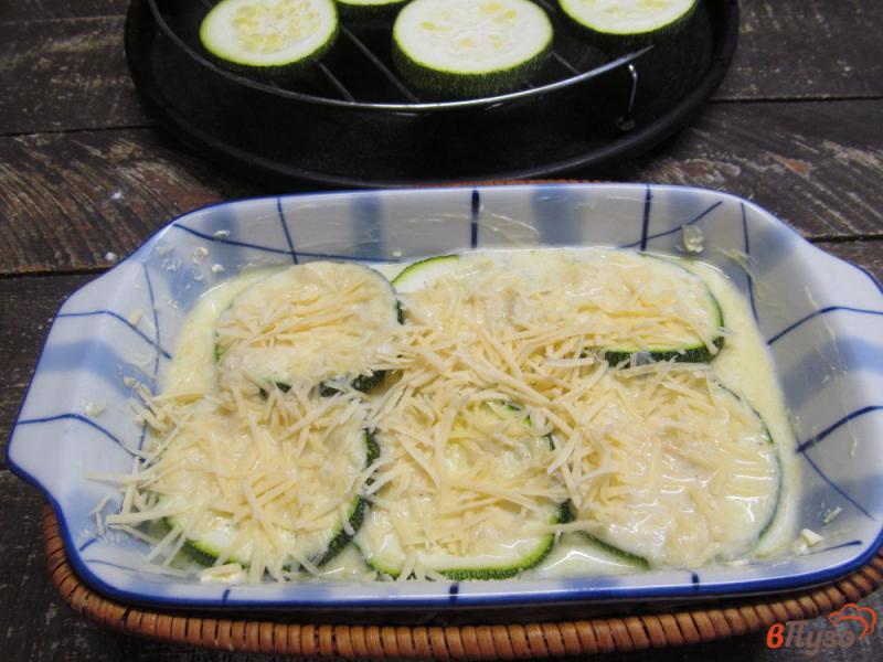 Фото приготовление рецепта: Запеканка из кабачков с помидором шаг №5