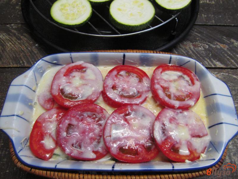 Фото приготовление рецепта: Запеканка из кабачков с помидором шаг №6