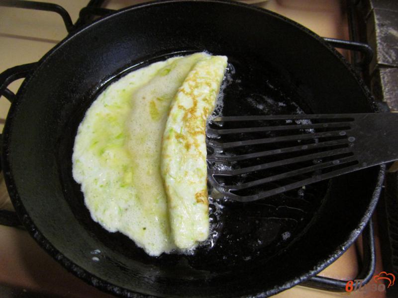 Фото приготовление рецепта: Рулет из кабачка с яйцом шаг №5