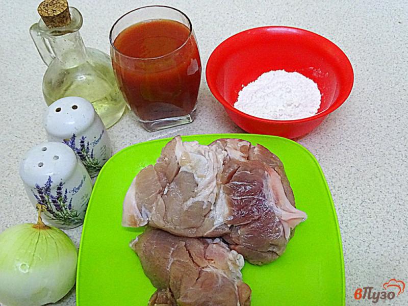Фото приготовление рецепта: Свинина в томатном соусе шаг №1