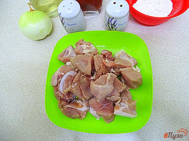 Фото приготовление рецепта: Свинина в томатном соусе шаг №2