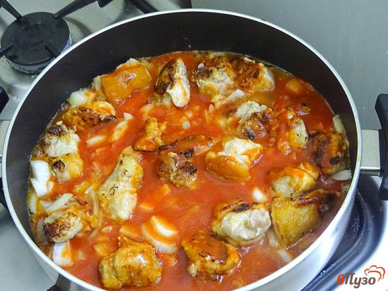 Фото приготовление рецепта: Свинина в томатном соусе шаг №6