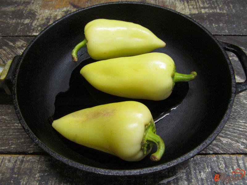 Фото приготовление рецепта: Жареные перцы в томатном соусе шаг №1