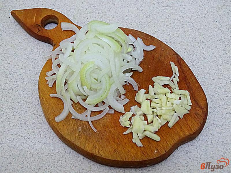 Фото приготовление рецепта: Тефтели в соусе на сковороде шаг №4