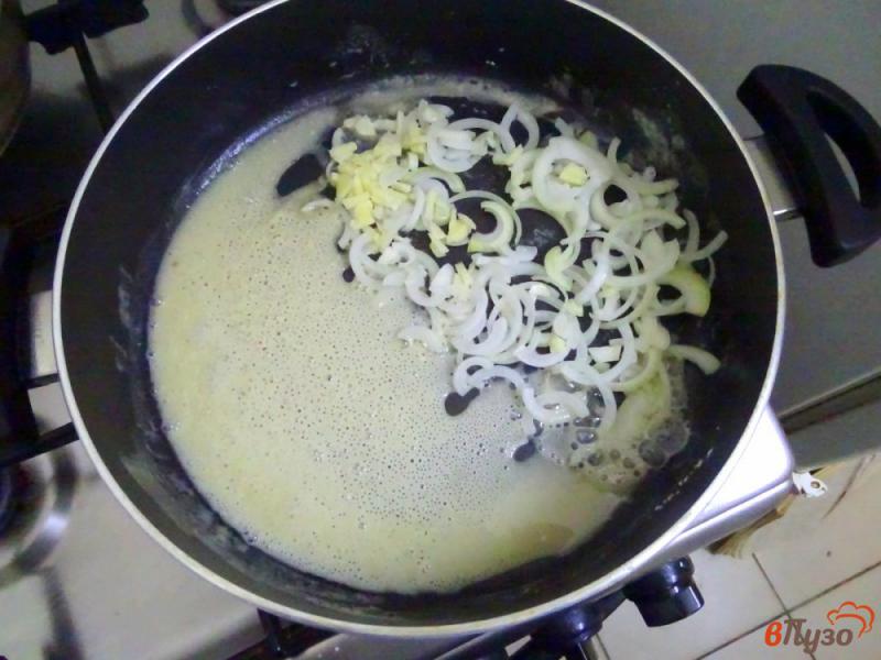 Фото приготовление рецепта: Тефтели в соусе на сковороде шаг №6