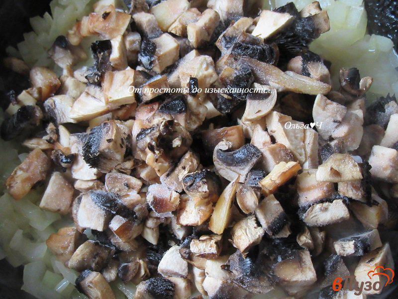 Фото приготовление рецепта: Цельнозерновая галета с капустой и грибами шаг №2