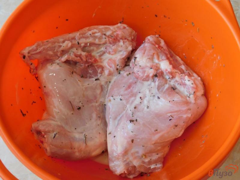 Фото приготовление рецепта: Кролик в томатно-сметанном соусе шаг №3