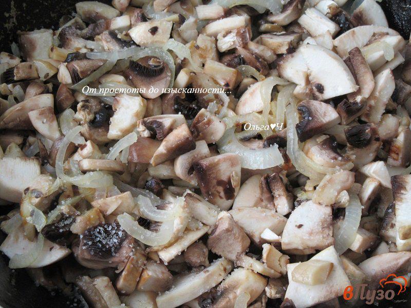 Фото приготовление рецепта: Закуска из грибов с кальмаром шаг №2