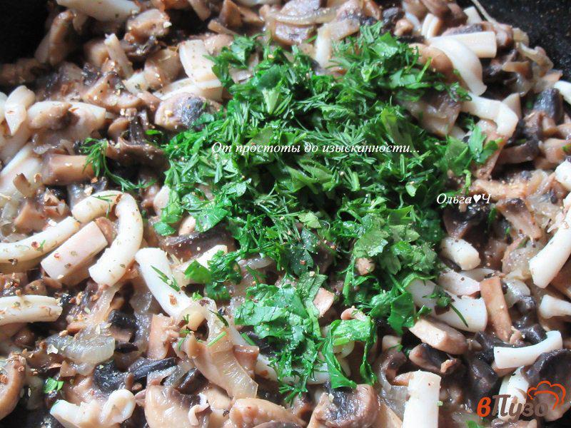 Фото приготовление рецепта: Закуска из грибов с кальмаром шаг №4