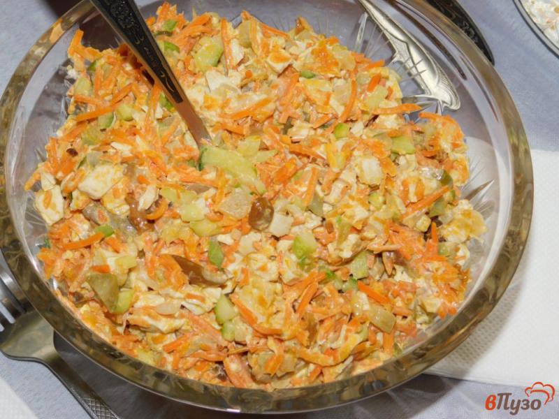 Фото приготовление рецепта: Куриный салат с грибами и морковью по-корейски шаг №5