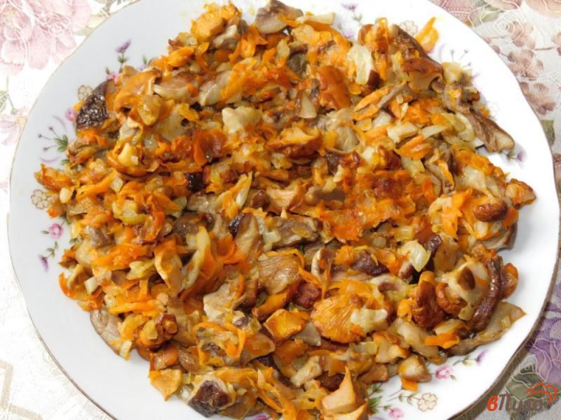 Фото приготовление рецепта: Куриный салат с грибами и морковью по-корейски шаг №4
