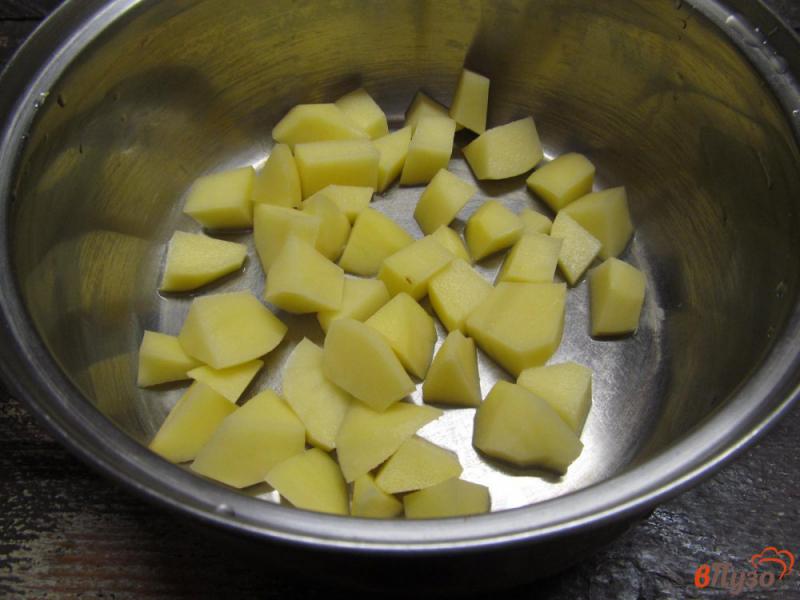 Фото приготовление рецепта: Пшеничный суп с тыквой и консервированным горошком шаг №1