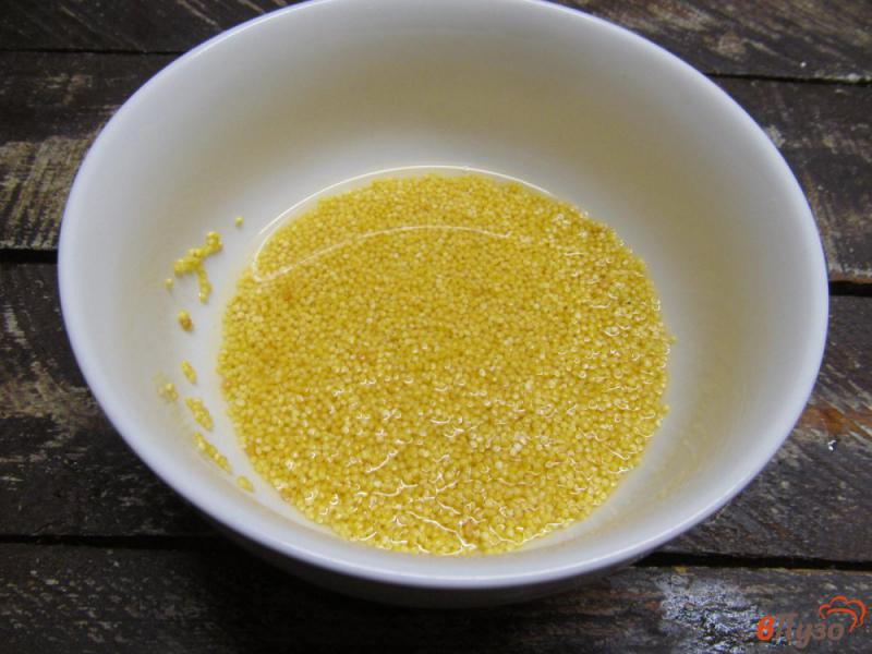Фото приготовление рецепта: Пшеничный суп с тыквой и консервированным горошком шаг №4