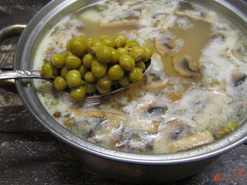 Фото приготовление рецепта: Пшеничный суп с тыквой и консервированным горошком шаг №6