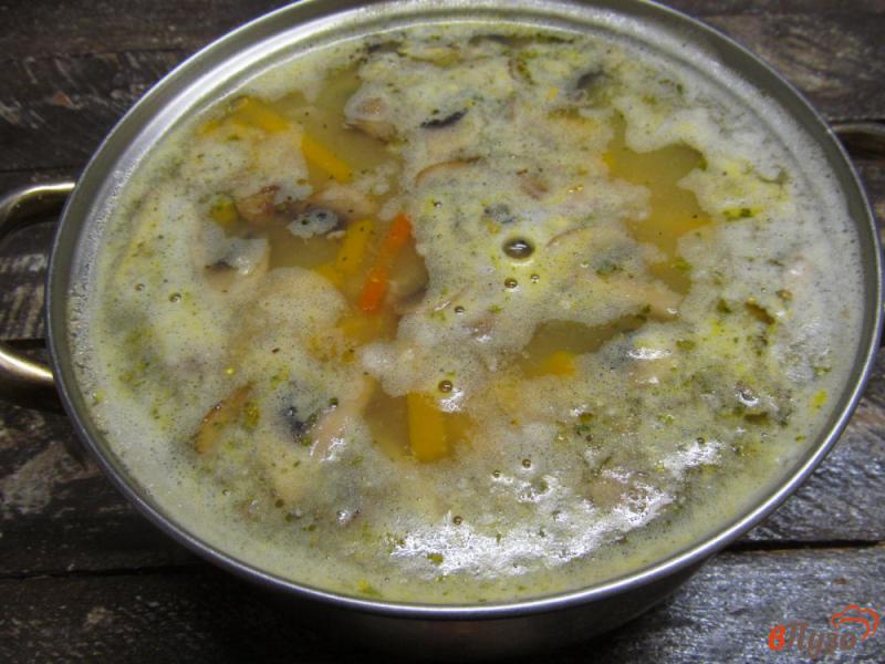 Фото приготовление рецепта: Пшеничный суп с тыквой и консервированным горошком шаг №7