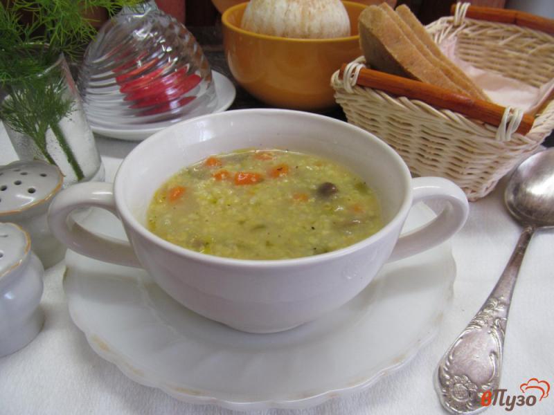 Фото приготовление рецепта: Пшеничный суп с тыквой и консервированным горошком шаг №8