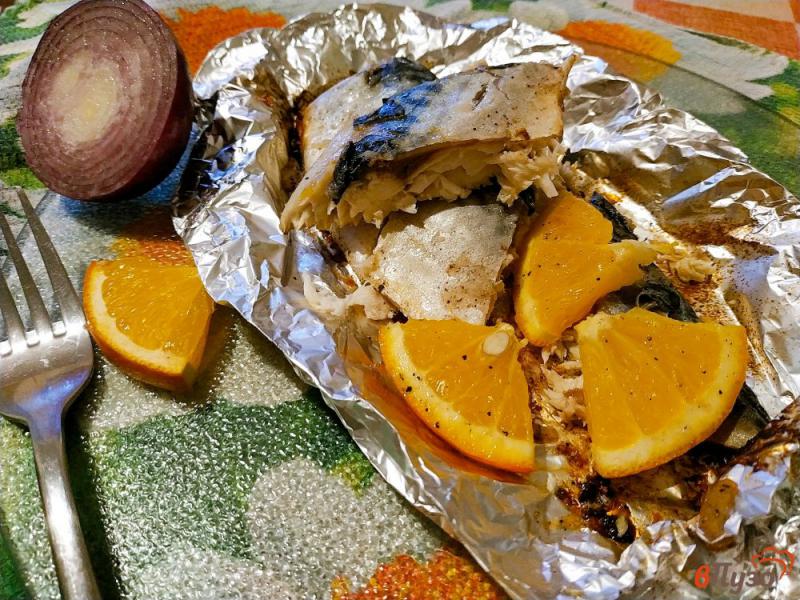 Фото приготовление рецепта: Скумбрия с апельсинами шаг №7