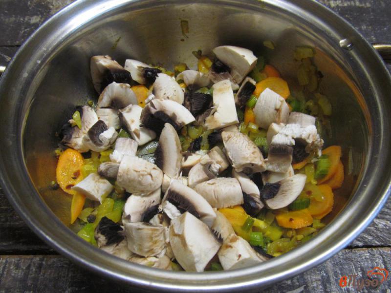 Фото приготовление рецепта: Пряный суп с чечевицей и сельдереем шаг №3