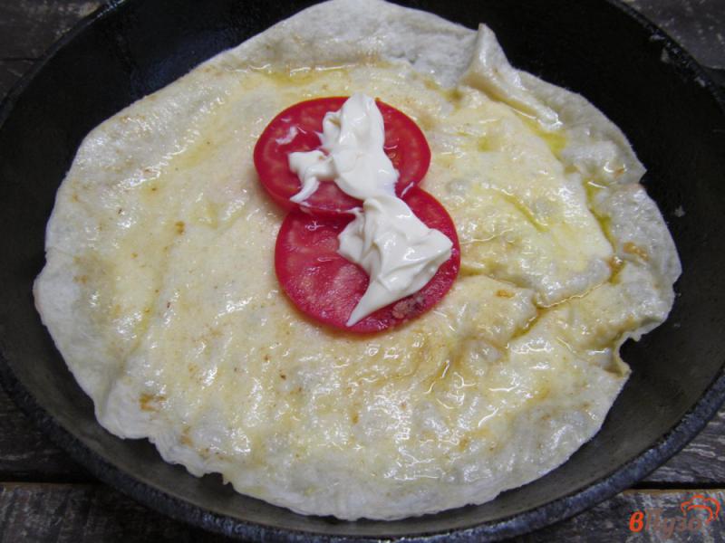 Фото приготовление рецепта: Завтрак из лаваша с яйцом и сыром шаг №8