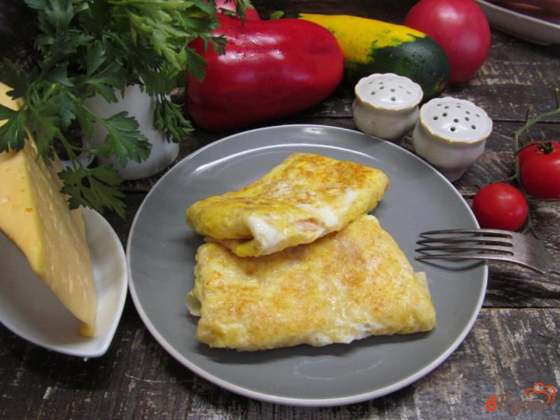 Фото приготовление рецепта: Завтрак из лаваша с яйцом и сыром шаг №12