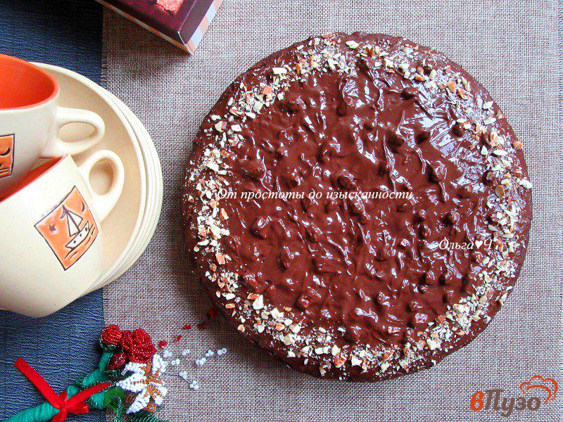 Фото приготовление рецепта: Шоколадный торт со свеклой, курагой и миндалем шаг №7
