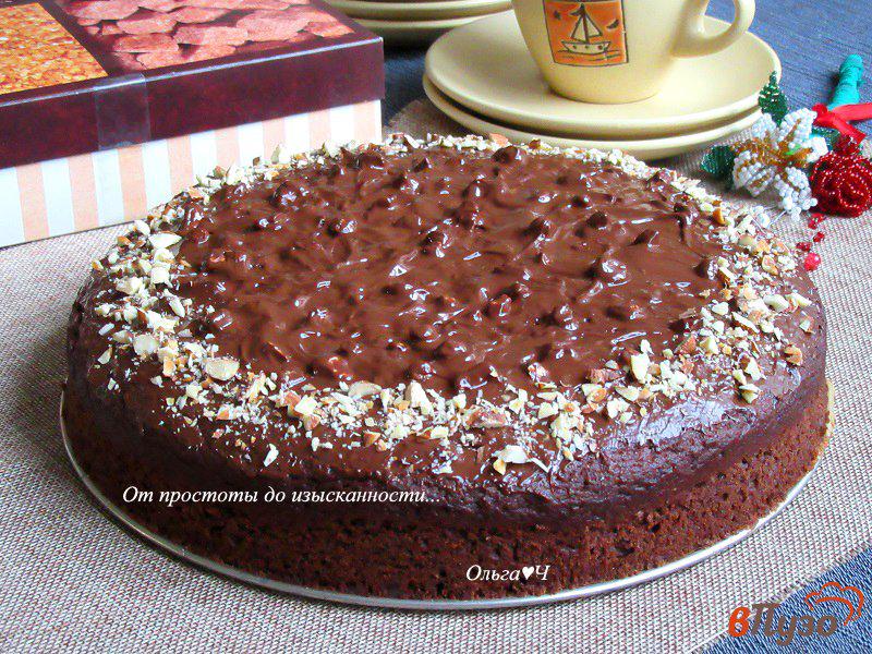 Фото приготовление рецепта: Шоколадный торт со свеклой, курагой и миндалем шаг №8