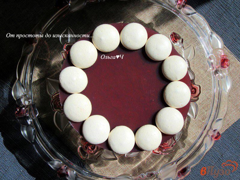 Фото приготовление рецепта: Шоколадный торт с ягодным желе и печеньем шаг №10
