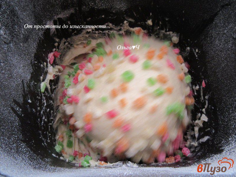 Фото приготовление рецепта: Кулич с разноцветными цукатами шаг №4