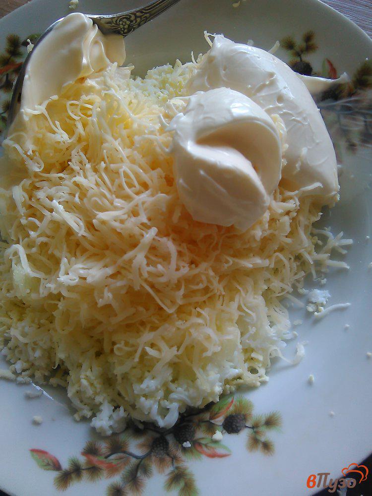 Фото приготовление рецепта: Закуска из крабовых палочек « Хризантема» шаг №3