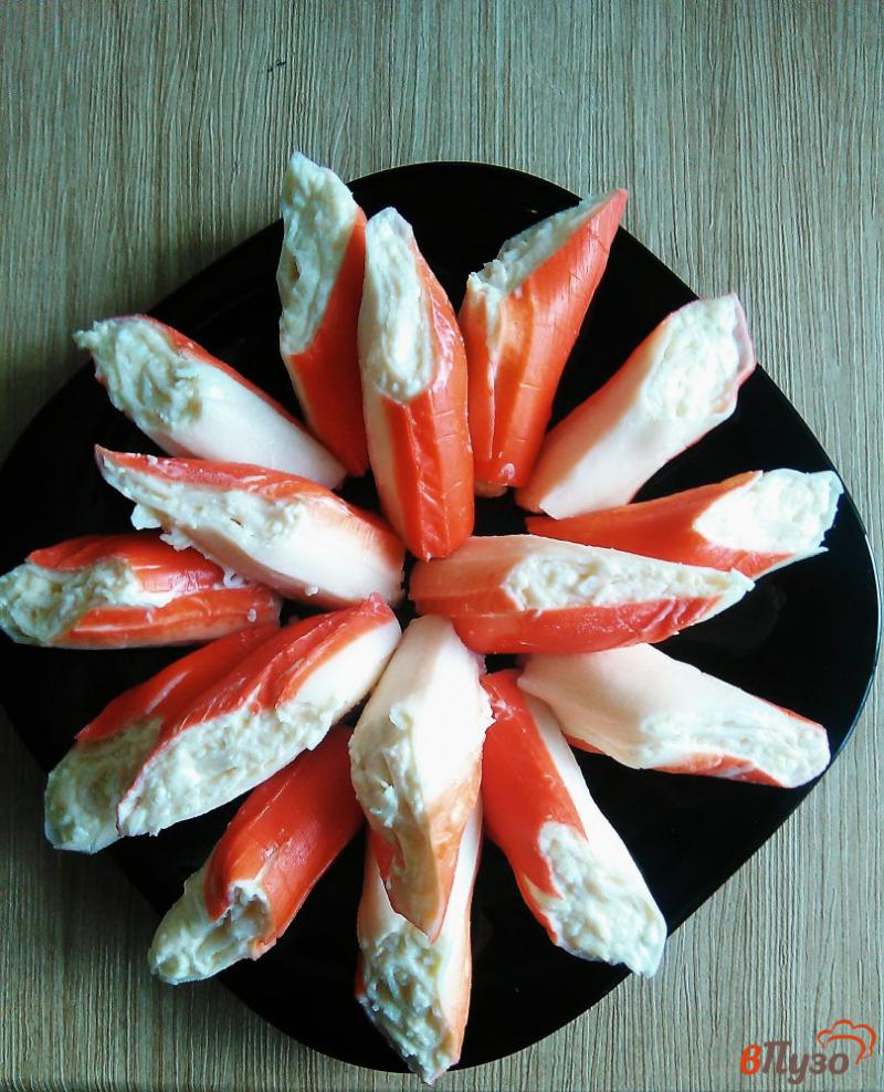 Фото приготовление рецепта: Закуска из крабовых палочек « Хризантема» шаг №5