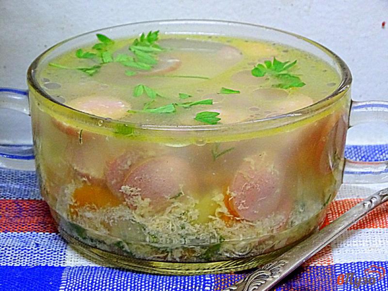 Фото приготовление рецепта: Суп с яйцом и сосиской в микроволновке шаг №9