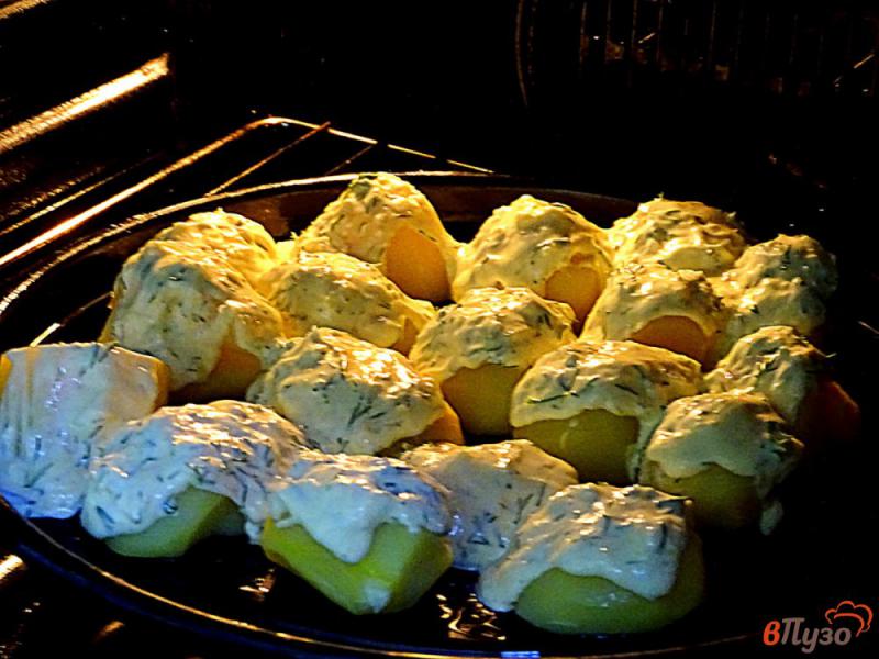 Фото приготовление рецепта: Картофель запеченный с универ. соусом шаг №7