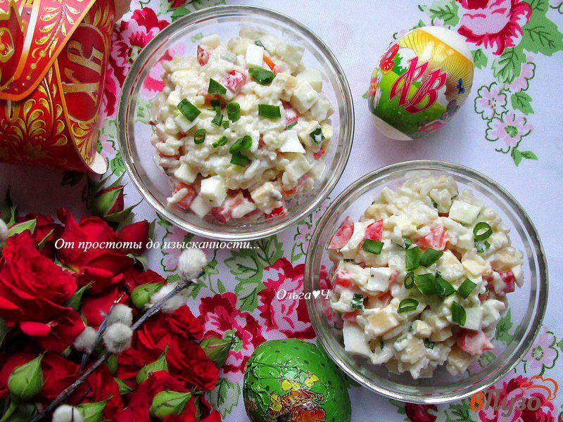 Фото приготовление рецепта: Салат с рисом, яйцами, сыром и сладким перцем шаг №5