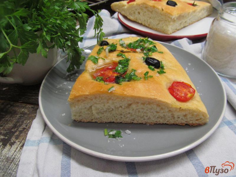 Фото приготовление рецепта: Фокачча с томатом черри и оливками шаг №10